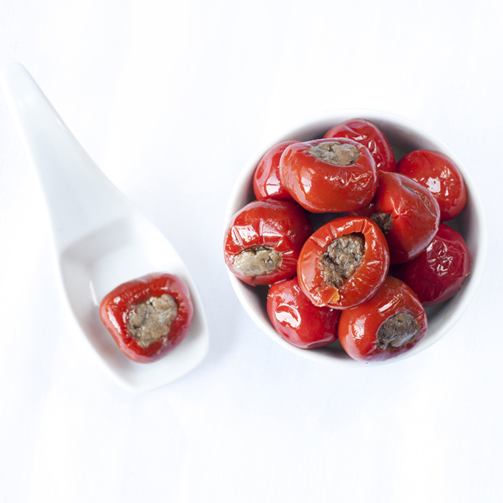 Round peppers with capers and anchovies